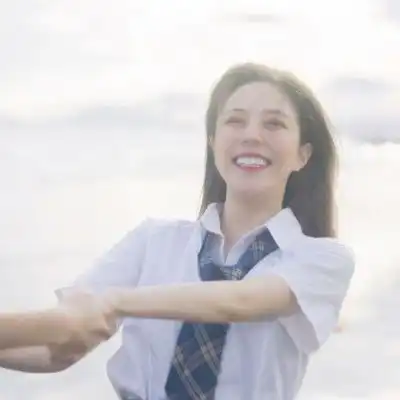 高清唯美优雅微笑女生头像图片