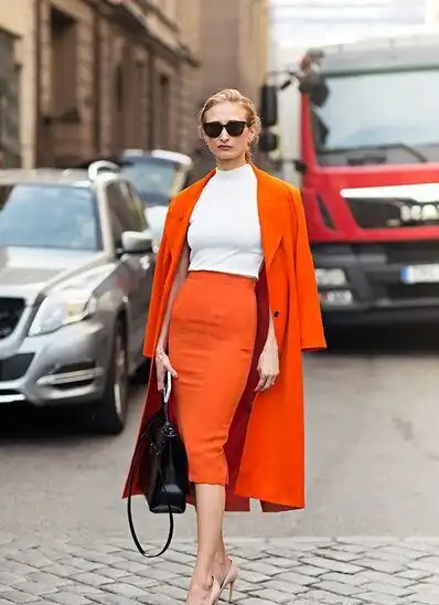 春日里怎么做个元气少女橙色系穿搭get起来,复古不失活力