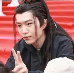 范丞丞新剧开机,首次担任古装剧男主角,女主是宇宙少女程潇