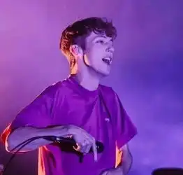 留了法式英伦男生发型,自拍好帅