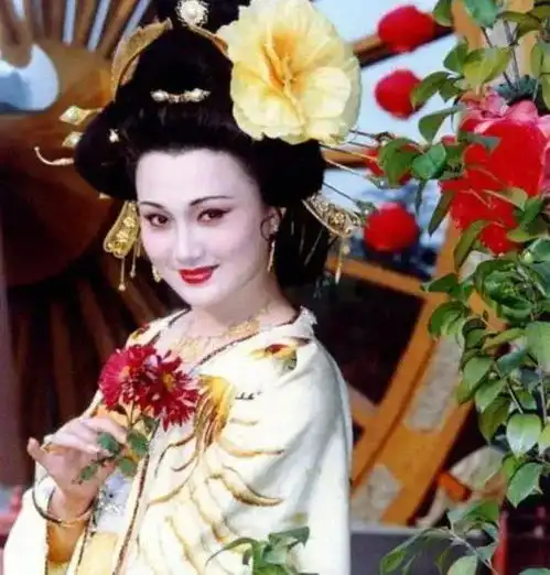 成熟女人不是谁都能演,春意无限苏媚入骨,看一眼就沦陷