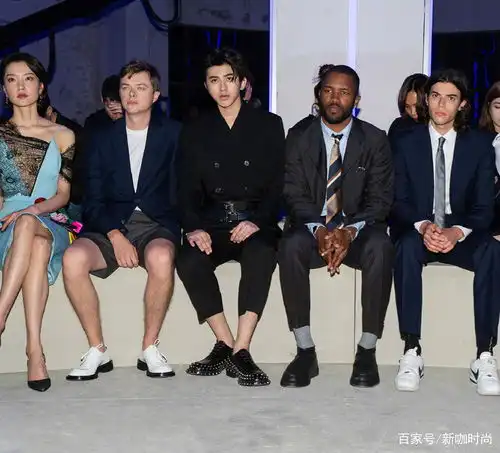 杜鹃的蕾丝蓝裙真抢镜让郑恺蔡徐坤魏大勋都败下阵来