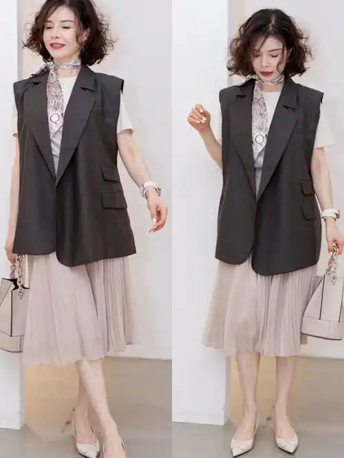 初夏不知穿什么颜色看这位40岁姐姐的粉色系搭配,太年轻了