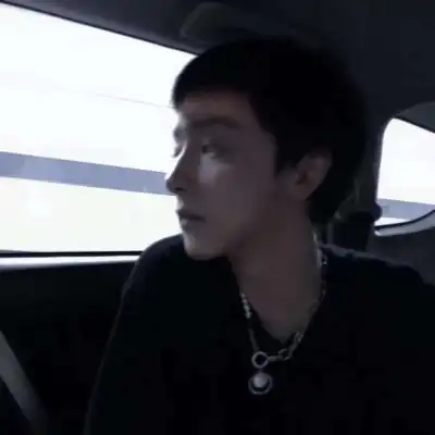 黑系男生头像真人图文破