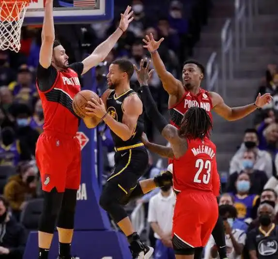 阿里纳斯错了,贬低库里的吸引力是愚蠢的