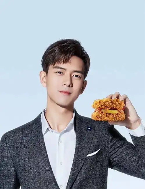 李现蔡徐坤松鼠肌,吴磊王鹤棣猴系长相,细数男流量的标志性特征