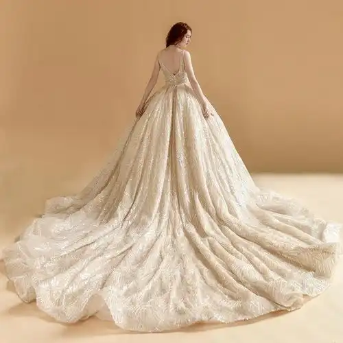 theatelierbyjimmychoo2020秋冬婚纱系列灵感来自皇家幻想