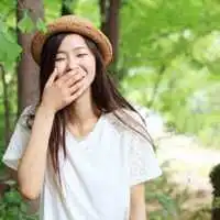 淋雨女生忧伤图片微信头像图片大全