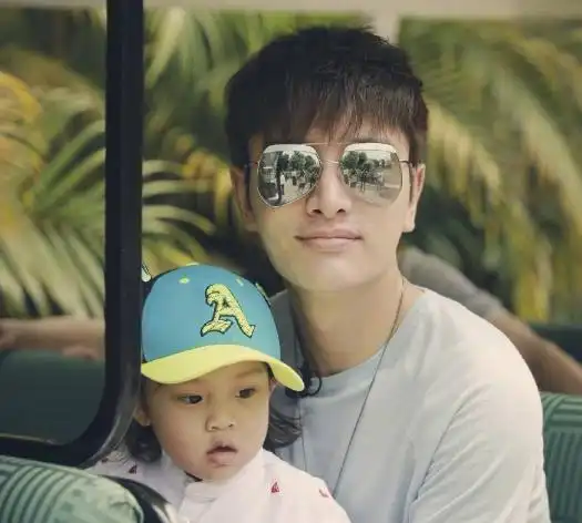 运动系女生头像真人孩子