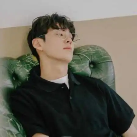 超级好看的男生头像图片,清新特时尚的帅气男生