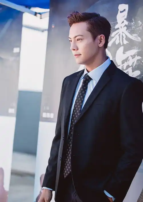 陈伟霆古力娜扎现身新剧探班会两人首次搭档拍剧开启互夸模式