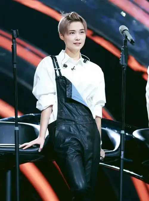 同穿高价t恤,韩雪甜美,春哥酷酷,景甜家居风,宋祖儿绝配