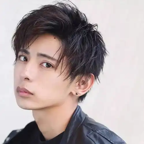 男生剪完日系发型,颜值疯狂上涨