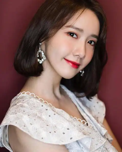 林允儿的春季穿搭,清新又温暖,姐妹们一起来解锁