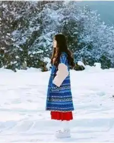 冬季下雪天美女的微信头像