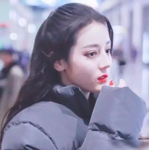 迪丽热巴早期婚纱照曝光,出道前vs出道后,气质判若两人