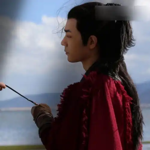 发现烟火里的有趣人是带着野性和纯粹的草原公主