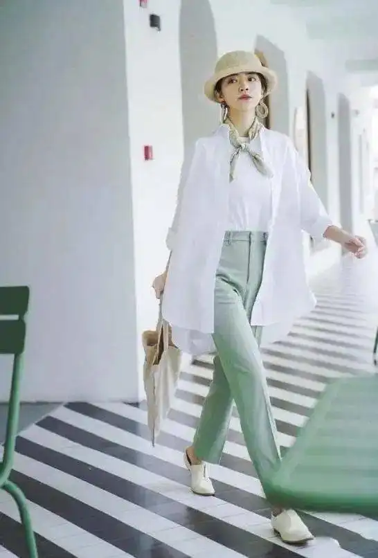 入秋了,40多岁的女人怎么穿t恤直筒裤,衬衫阔腿裤,时髦又有女人味身材