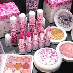 还在抢星巴克猫爪杯拜托,这些樱花限定才让你想抢到手软啊