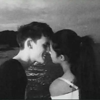 求这种黑色情侣图大哥们谢谢了