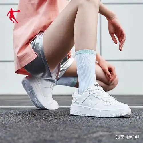 快开学了啊,本人高二女生,有什么好看的鞋子推荐吗