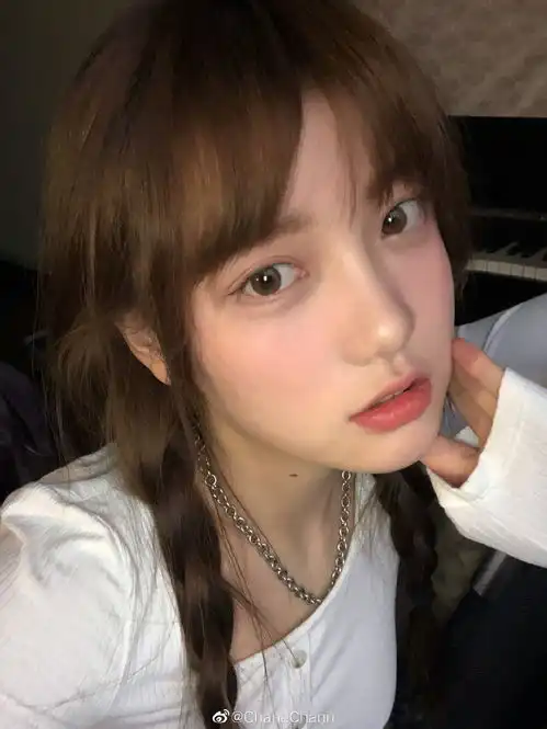 在微博发现一个很好看的小姐姐,有人认识吗