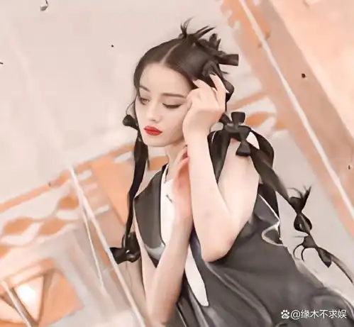 迪丽热巴新尝试的两个造型,一个如氧气美女,一个似猫系女神