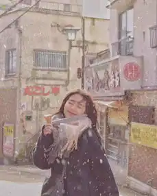 越南版沈佳宜爆红日本,96年出生的她,笑起来简直太治愈了