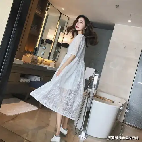 白色气质连衣裙,让你清新美丽脱俗