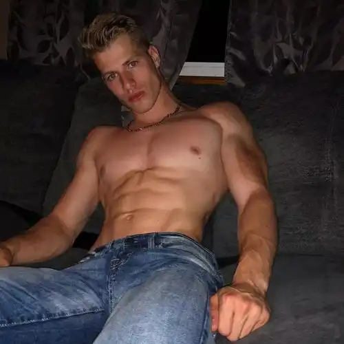 十八岁的肌肉男孩patrickleblanc,别人的十八岁