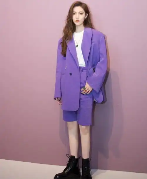 她是女明星中私服最好看的,长得好看就算了,大腿和小腿还一样细