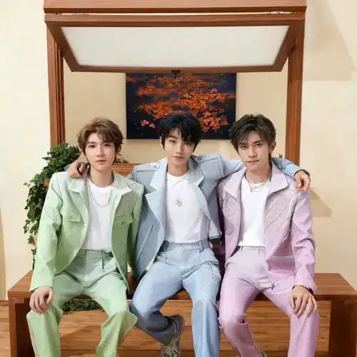 易烊千玺头像高清近照