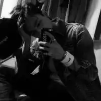 寂寞的男人手机自拍的黑白头像,安慰一下自已