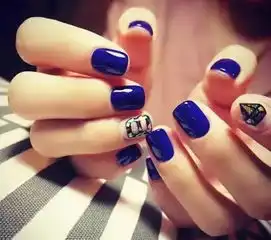 你知道做什么美甲最显手白显高级吗看这里