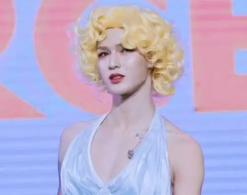 乐华男星穿女装有多美范丞丞精致,朱正廷迷人,看到他笑点被你承包了