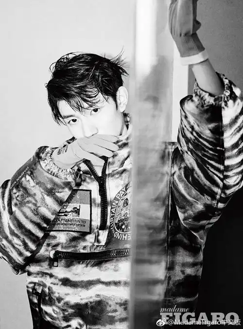 王源开年刊精彩内页大片来袭,尽显少年酷帅高级质感