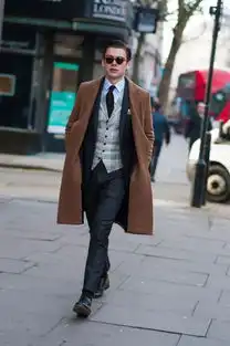 脖子又粗又短穿啥都帅不起来,怪脖子咯点我保你怒帅