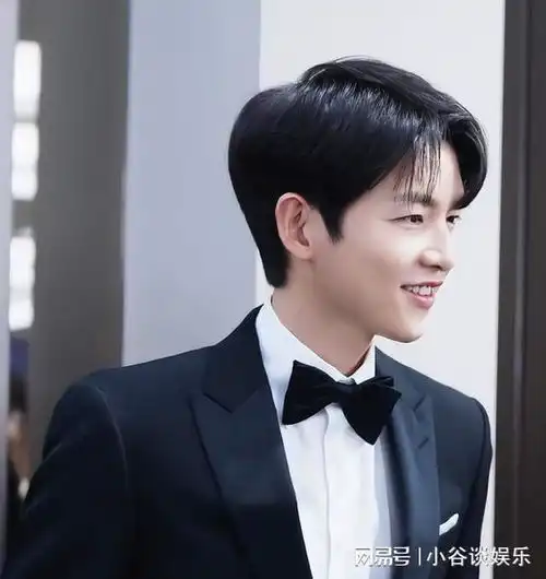 宋仲基一家游玩拒绝路人曝光妻儿,凯蒂蓬头垢面,妈妈形象好真实