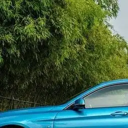 开黑的宝马4系车,超高颜值轿跑实用满分价格却是差评