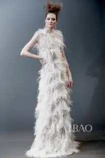 海报时尚网带你走进2019春夏婚纱周纳伊姆汗naeemkhan2019春季婚纱系列,裤装新娘也能个性而浪漫