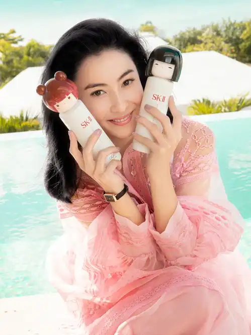 张柏芝最新美照,身穿粉色薄纱长裙,哪像39岁三娃妈