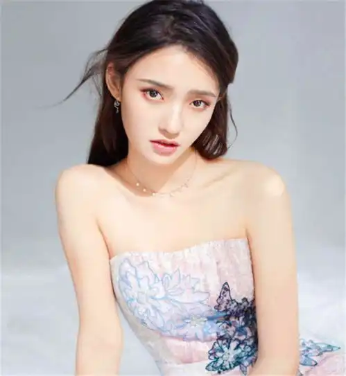 周星驰不为人知的一面,向林允撒娇,2人关系不一般,处境心酸