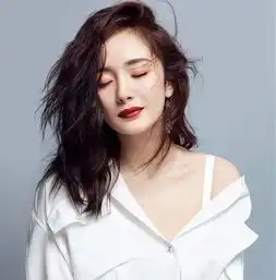 自称精致的猪猪女孩,每晚用中药包泡脚,杨幂也开始佛系养生了