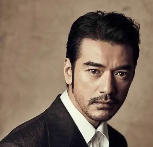 街头采访你感觉什么样的男人最有男人味这个女孩说出了精髓