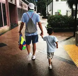 应采儿ins上分享家庭日常jasper超可爱