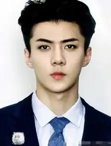 李诞撞脸吴世勋看到正脸的那一刻,粉丝都挠头了,这什么情况