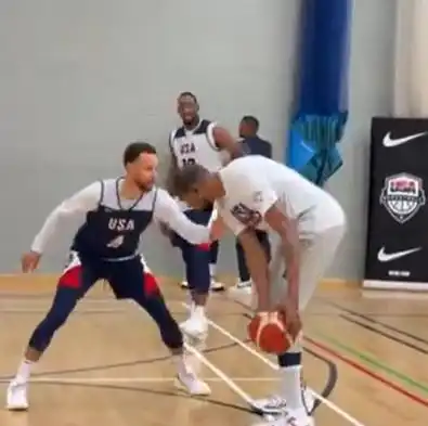 保留节目,美国男篮队内1v1kd单打库里,布克戴帽