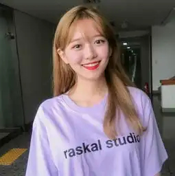 女生发型中长发卷发or直发会更爱一个