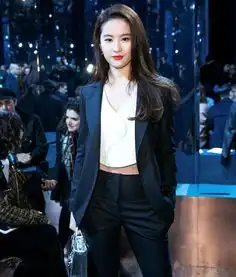 穿西装女生头像卡通刘涛
