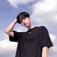 头像男干净男干净阳光简单头像